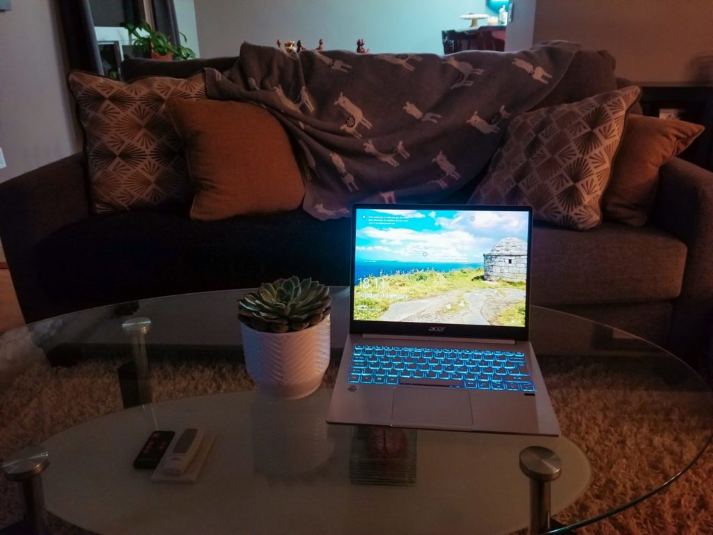 blogging as an amateur from a coffee table