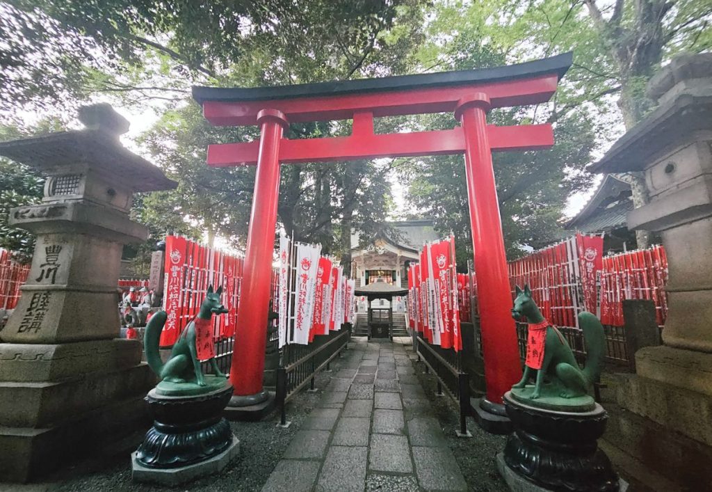 huge red torii gates on the grounds of the Toyokawa Inari Tokyo Annex fox shrine in tokyo