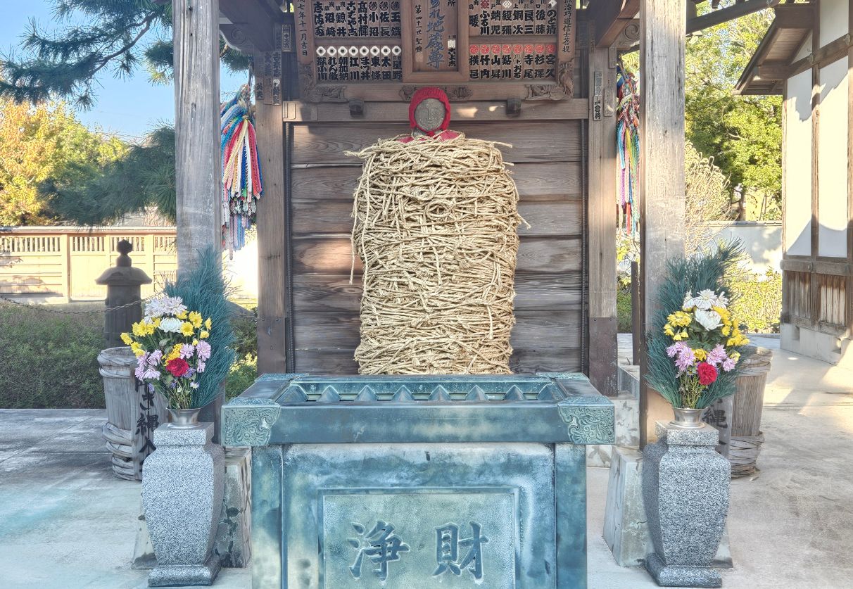 Nanzo-in (Nanzoin) Temple Tokyo – The “tied-up” statue