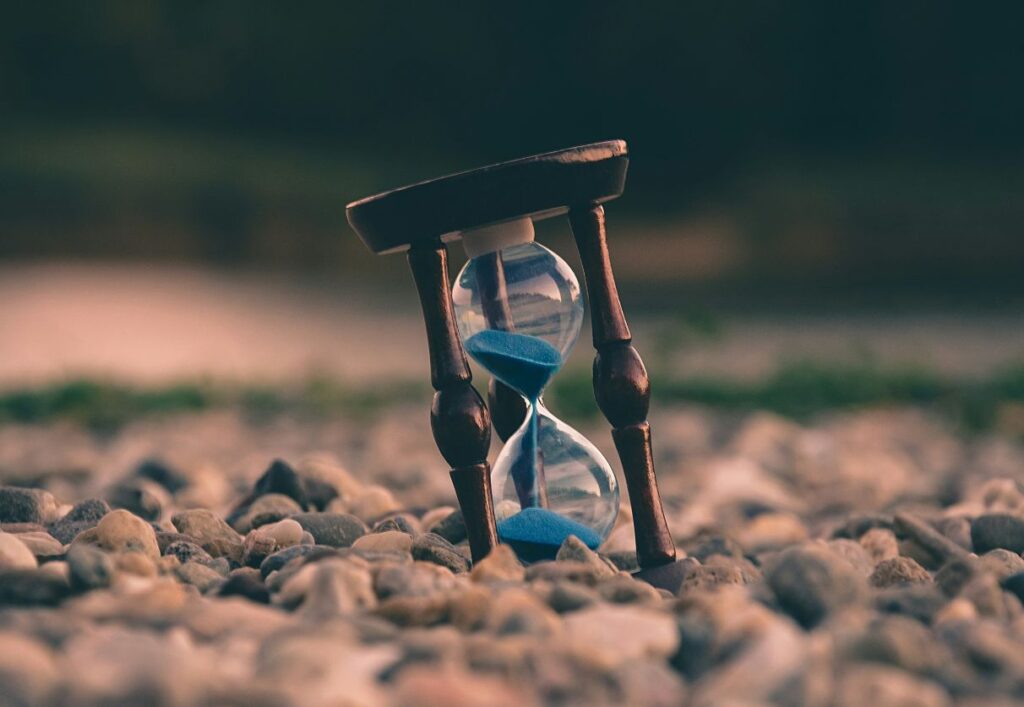 sand timer - why does the working holiday visa have an age limit